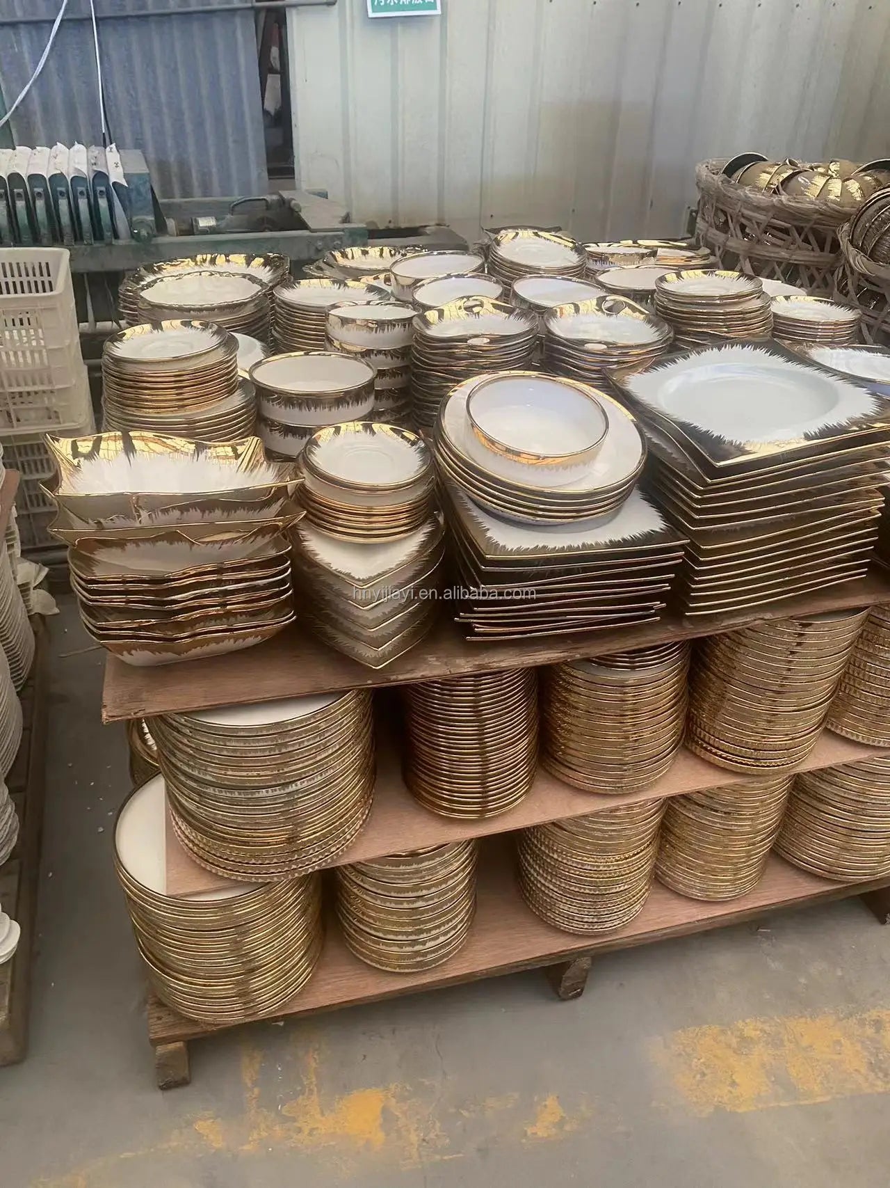 JIUWANG wholesale  Hot Sell Cheap Restaurant Plate With Gold Rim Ceramic Bowls Bulk Ceramic Plates dinner set	Sell By Ton