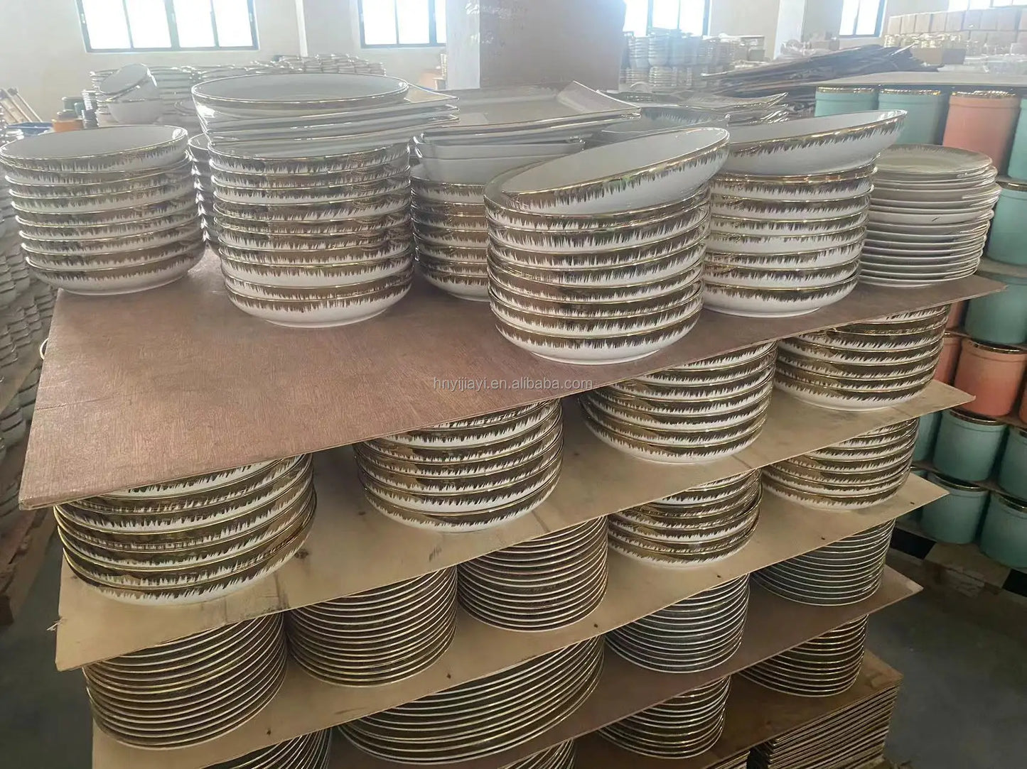 JIUWANG wholesale  Hot Sell Cheap Restaurant Plate With Gold Rim Ceramic Bowls Bulk Plates dinner dishes	tableware dinnerware