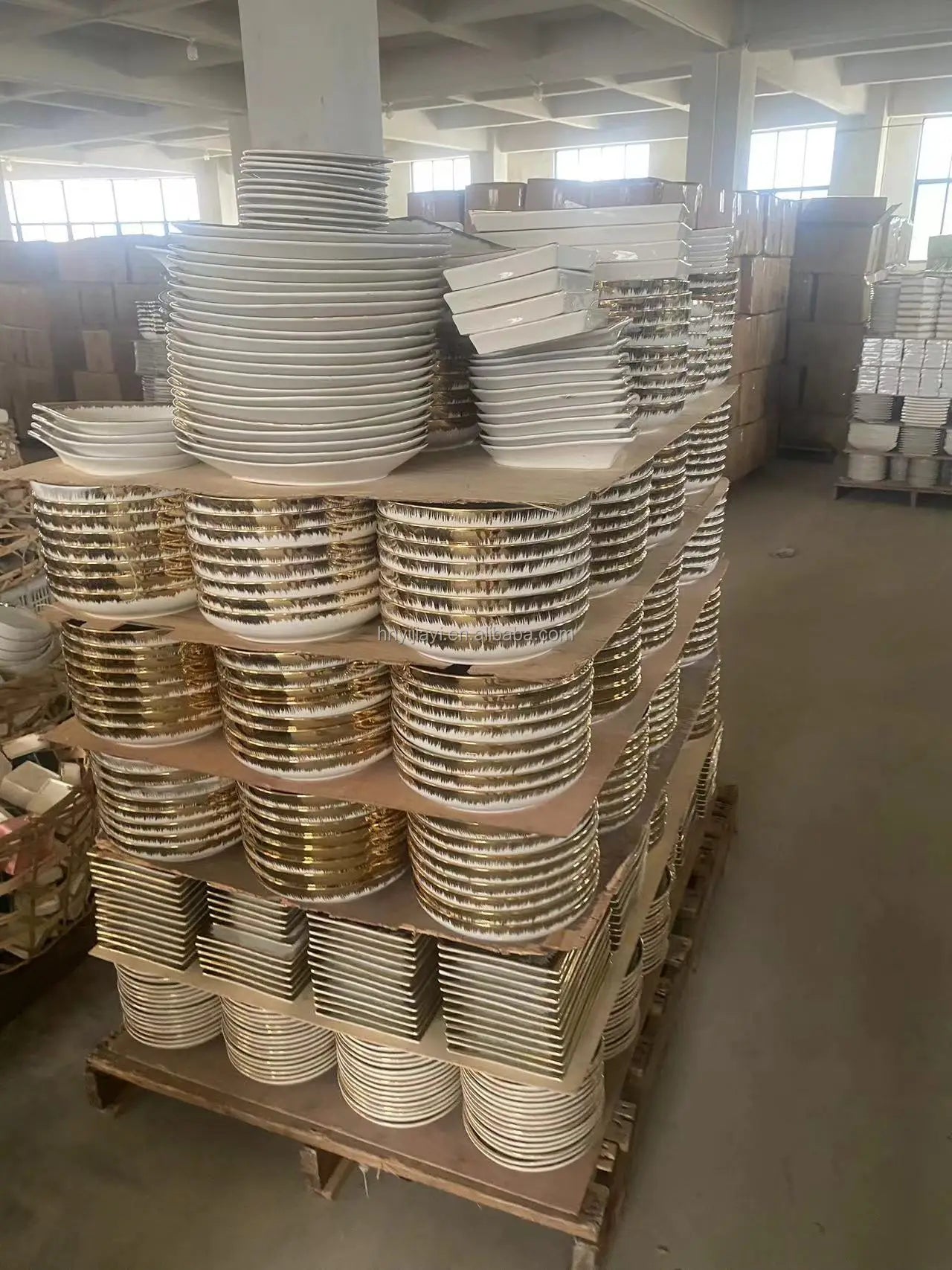 JIUWANG wholesale  Hot Sell Cheap Restaurant Plate With Gold Rim Ceramic Bowls Bulk Ceramic Plates dinner dishes	tableware