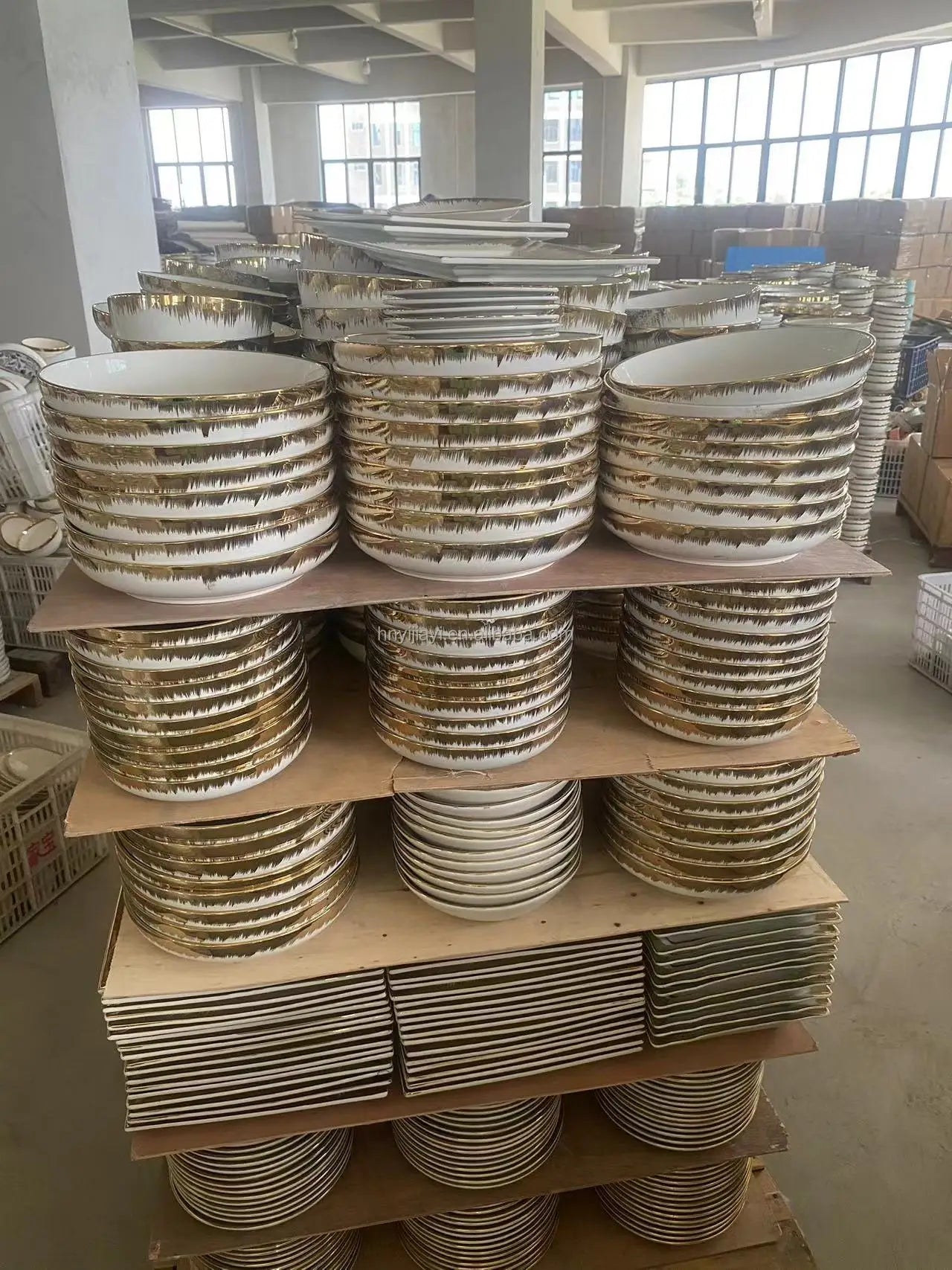 JIUWANG wholesale  Hot Sell Cheap Restaurant Plate With Gold Rim Ceramic Bowls Bulk Plates dinner dishes	tableware dinnerware