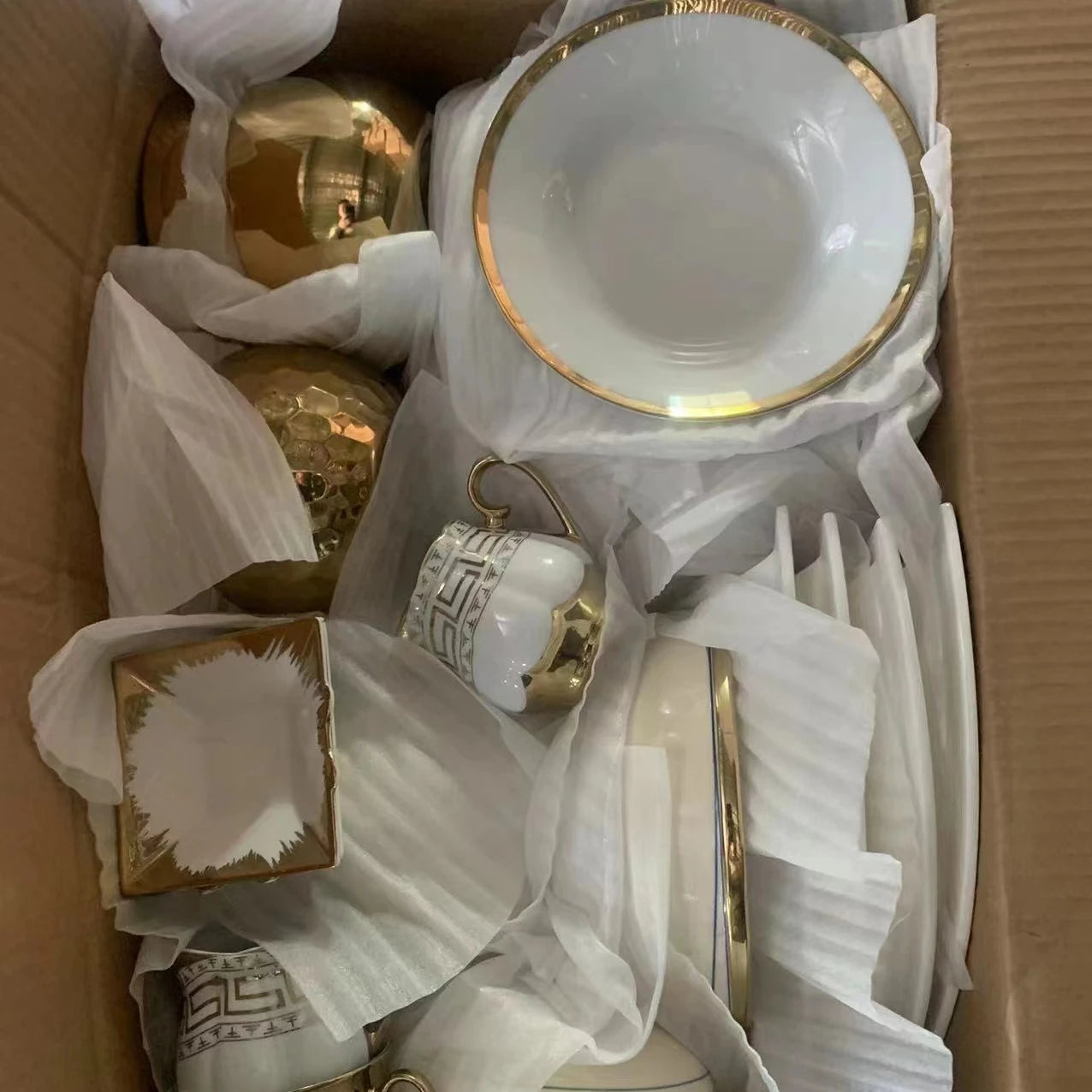 Hot Sell Cheap Restaurant Plate With Gold Rim Ceramic Bowls Bulk Ceramic Plates Sell By Ton  for wedding event