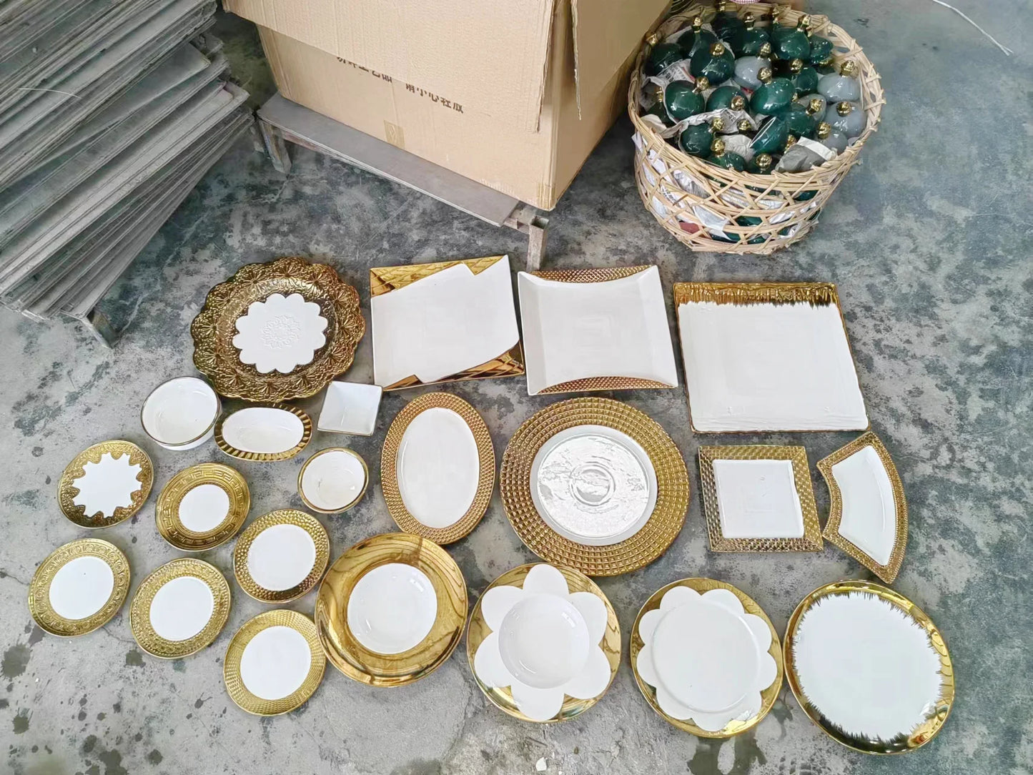 Hot Sell Cheap Restaurant Plate With Gold Rim Ceramic Bowls Bulk Ceramic Plates Sell By Ton  for wedding event