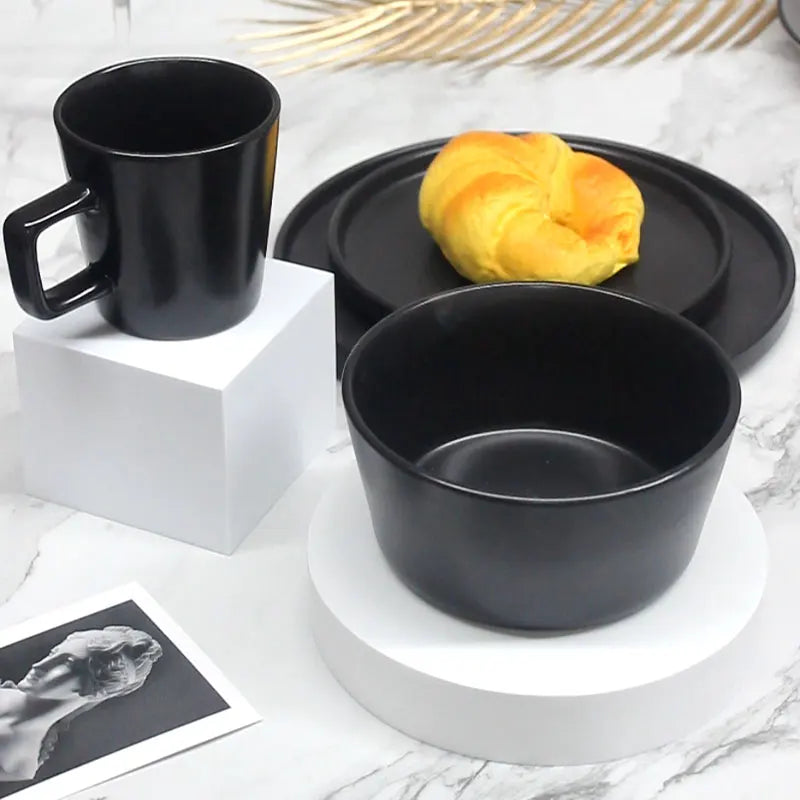 Hot Selling Cheap Restaurant Nordic Style Porcelain Plates Bowl Mug 16 Pcs Luxury Dinnerware Sets Black