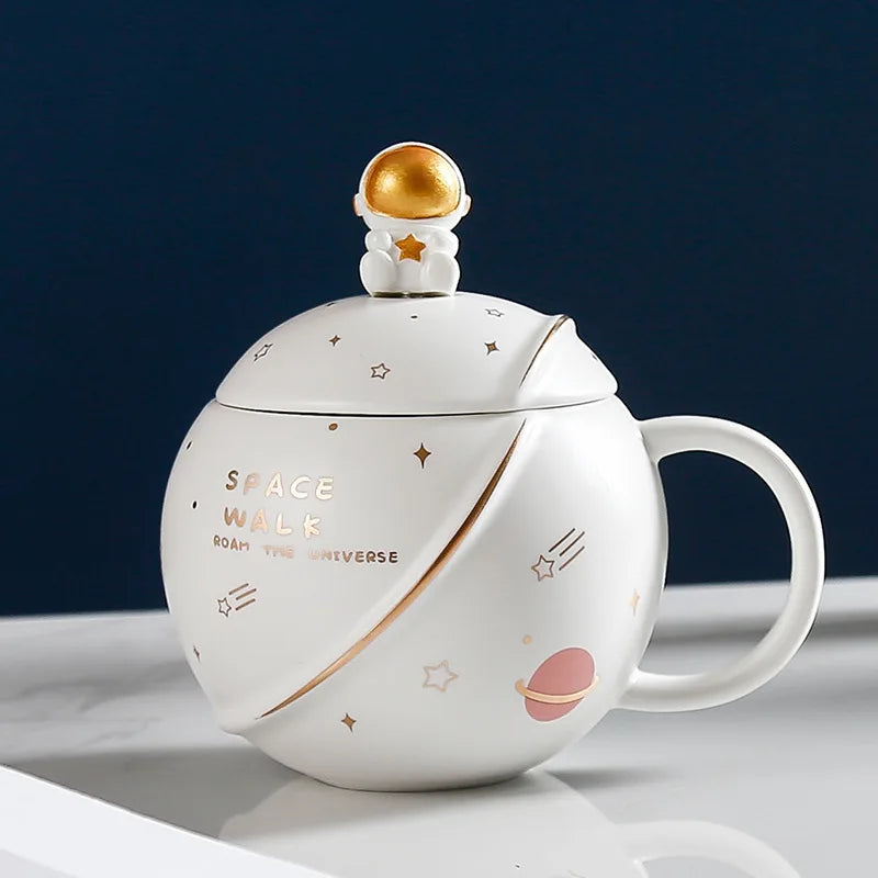 Hot Selling Wholesale 400ml Creative 3D Space ball shape Porcelain ceramic astronaut coffee cup mug with lid and spoon