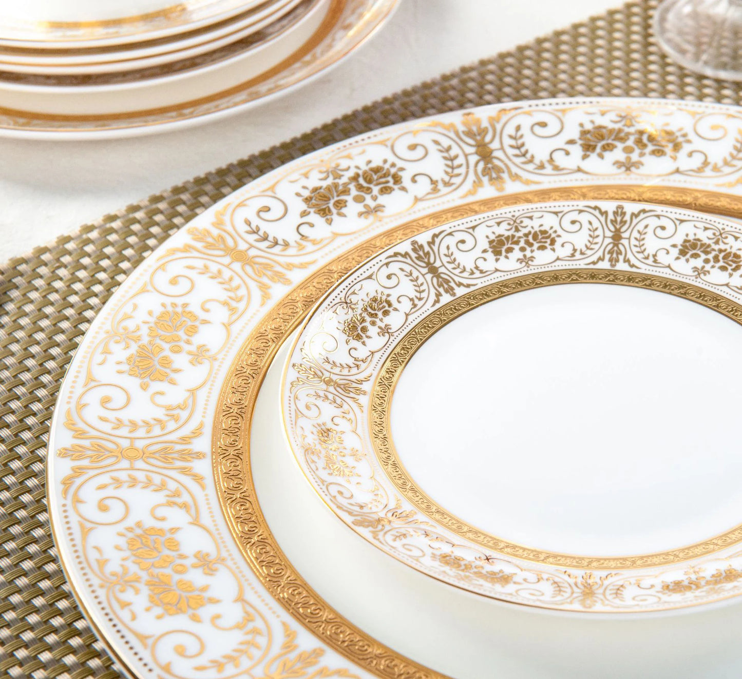 38 head embossed gold bone China tableware set hotel bowl plate plate European tableware set LOGO gift